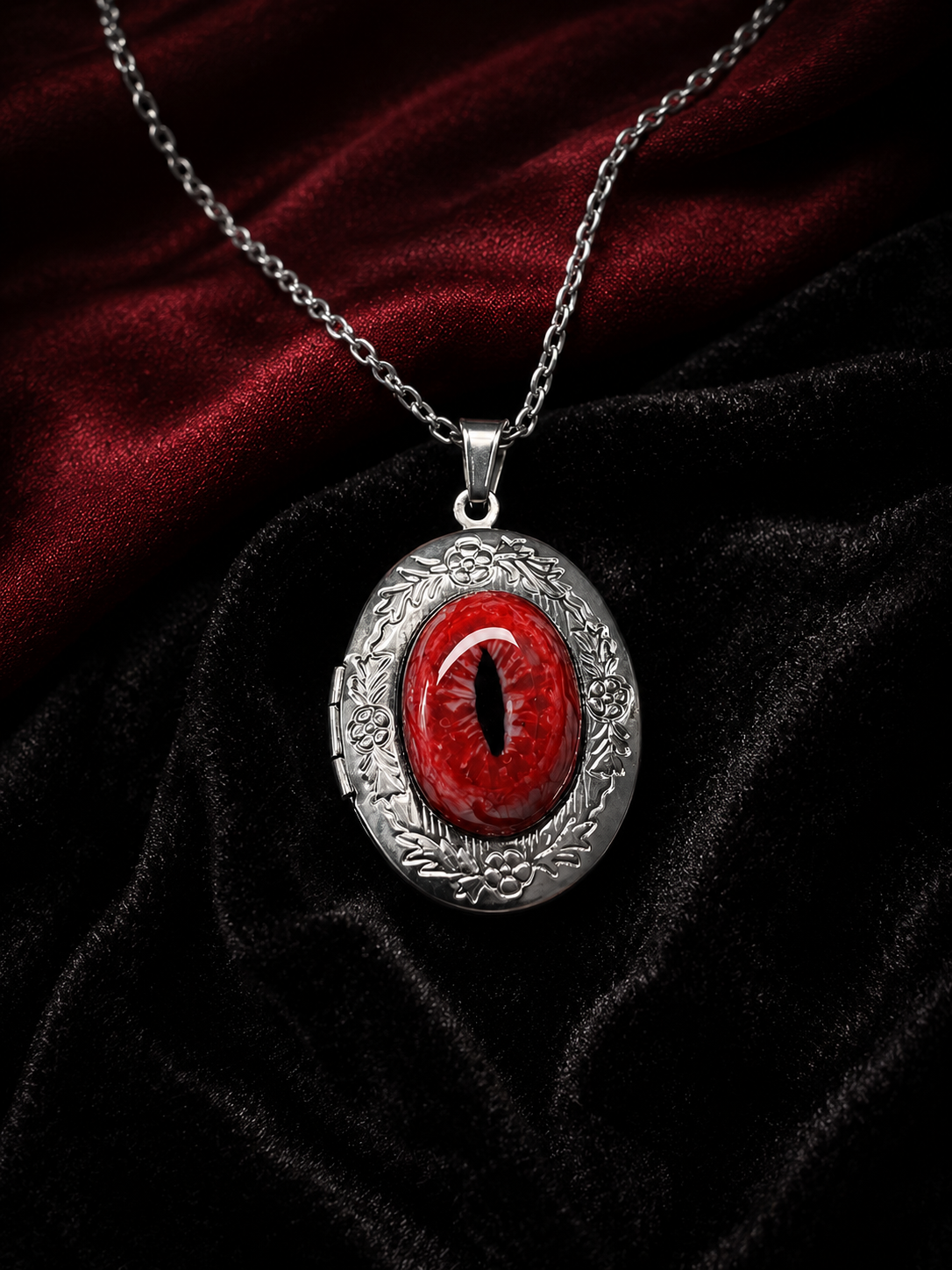 Red Oracle Locket - ChatGPT_Image_2026年8月1日_23_49_41.png