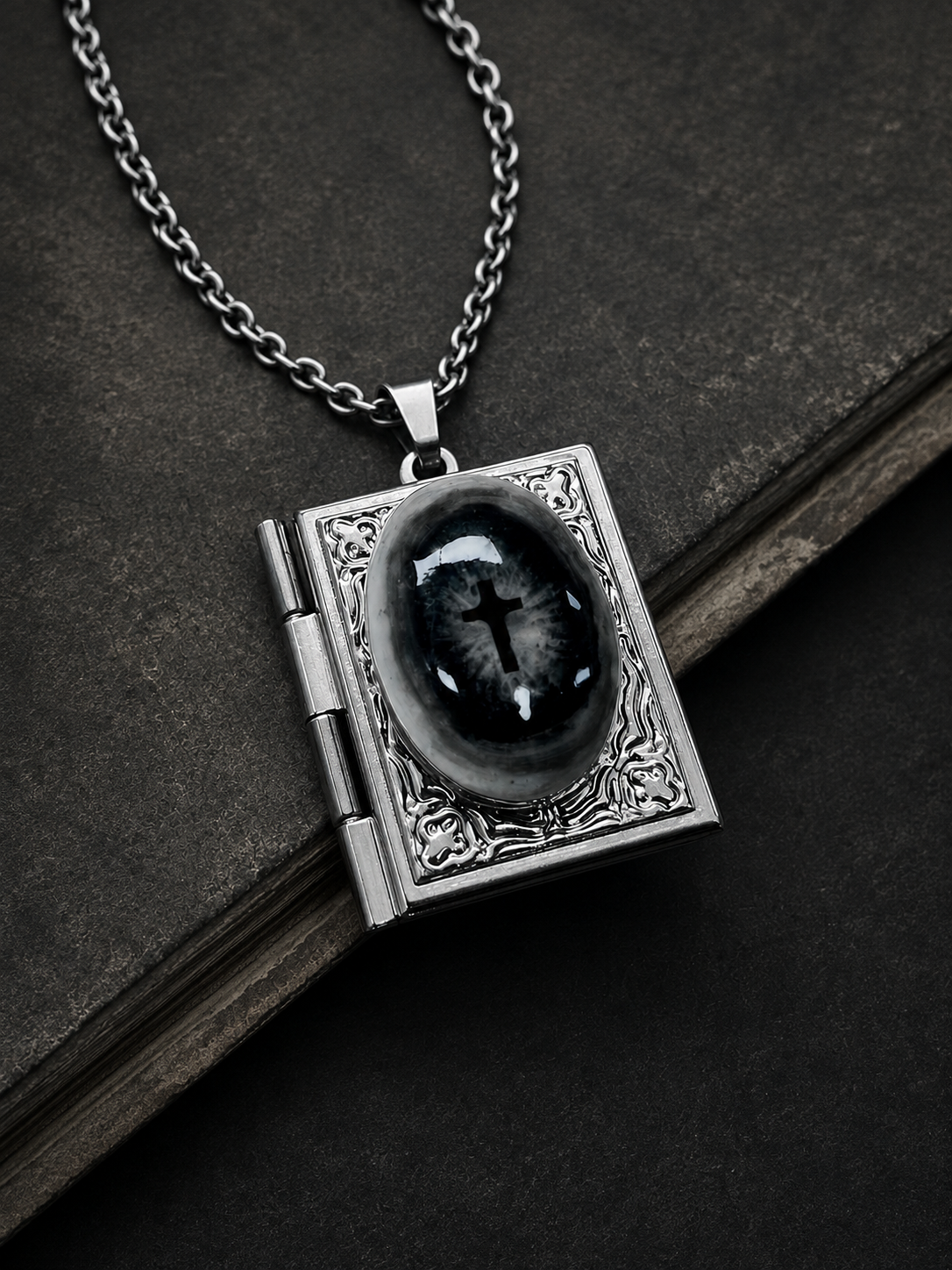 Cross Pupil Locket - ChatGPT_Image_2026年8月1日_23_49_44.png