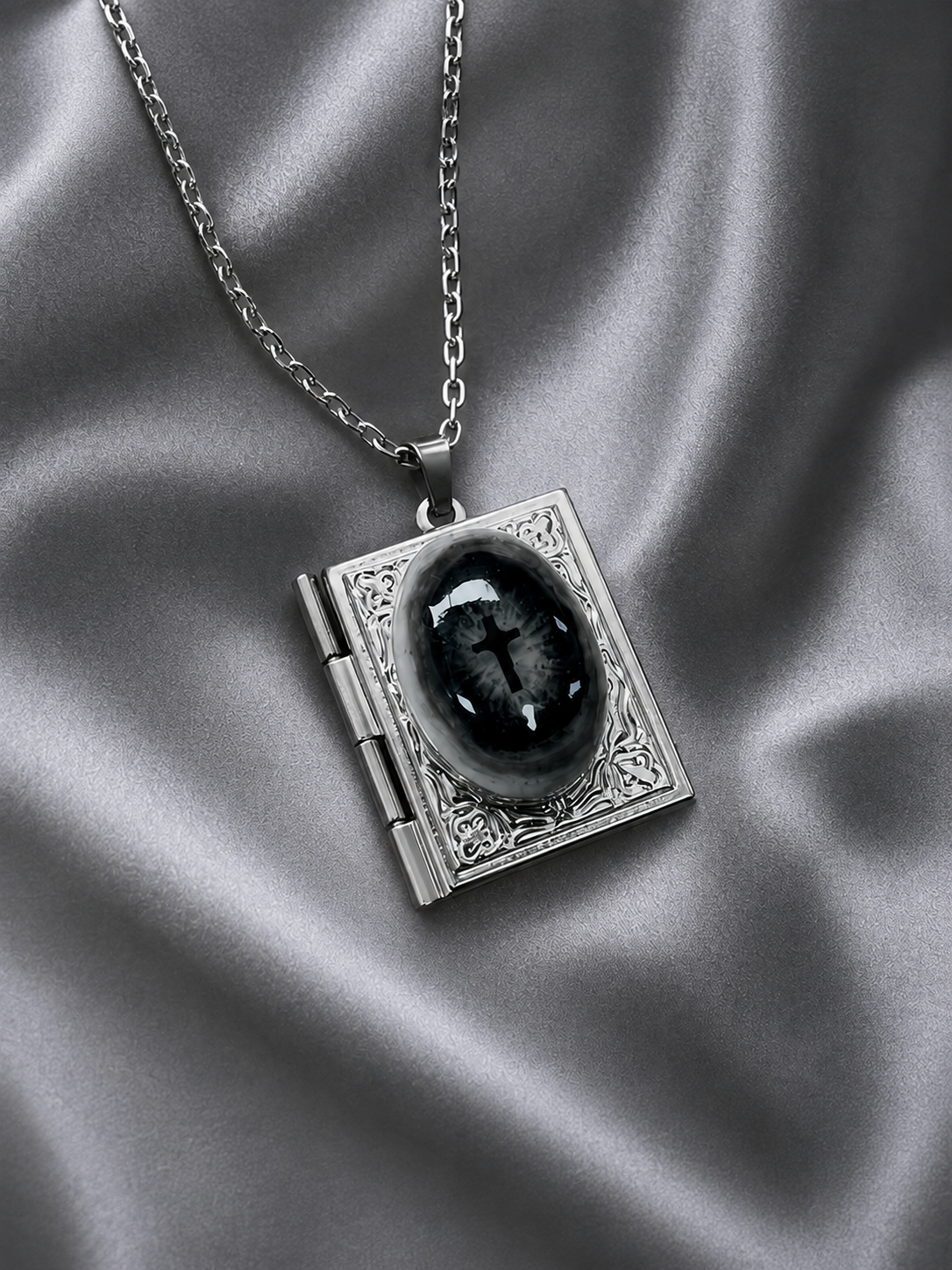 Cross Pupil Locket - ChatGPT_Image_2026年8月1日_23_49_46.png