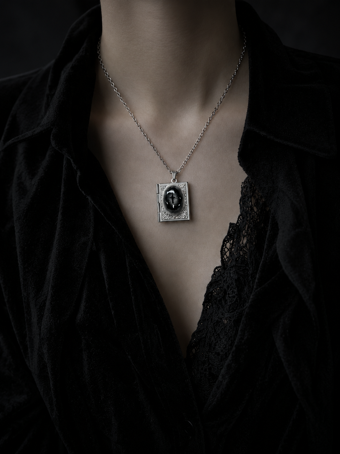 Cross Pupil Locket - ChatGPT_Image_2026年8月1日_23_50_15.png
