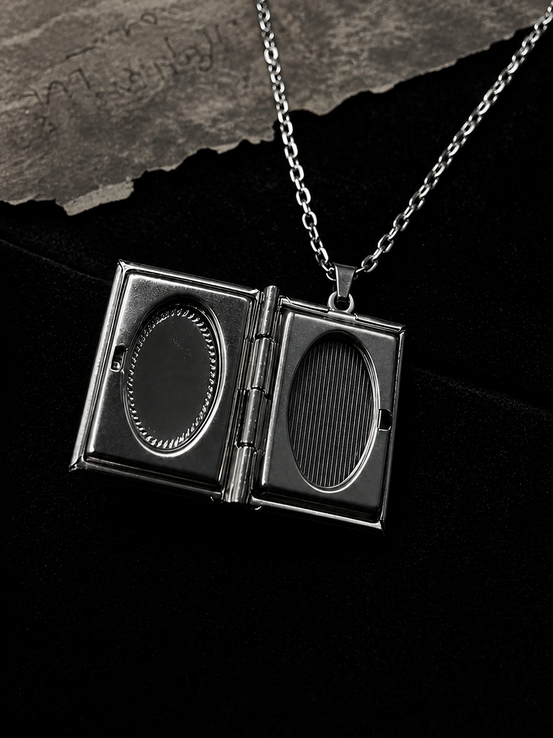 Cross Pupil Locket - ChatGPT_Image_2026年8月1日_23_50_18.png